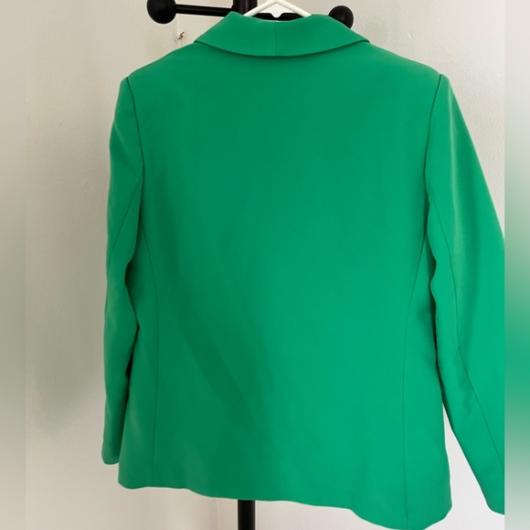 Beautiful Green Suit Set! Size L - Picture 6 of 11